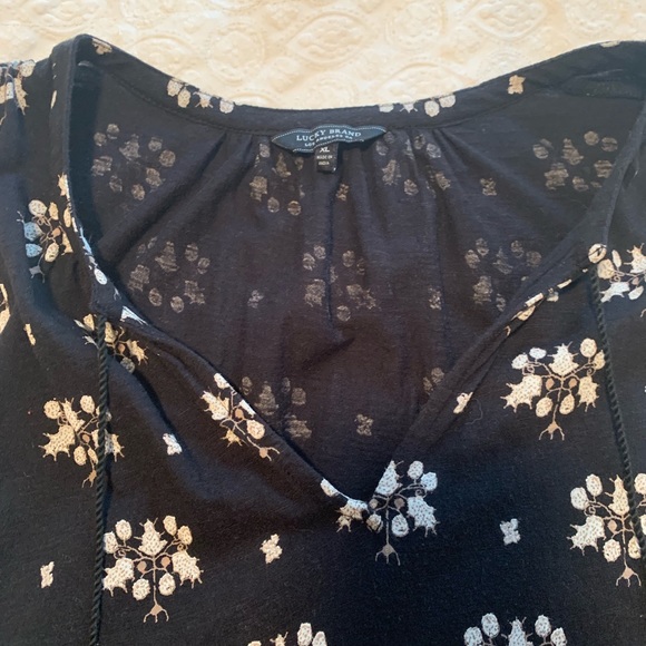 Great casual top! - Picture 2 of 2